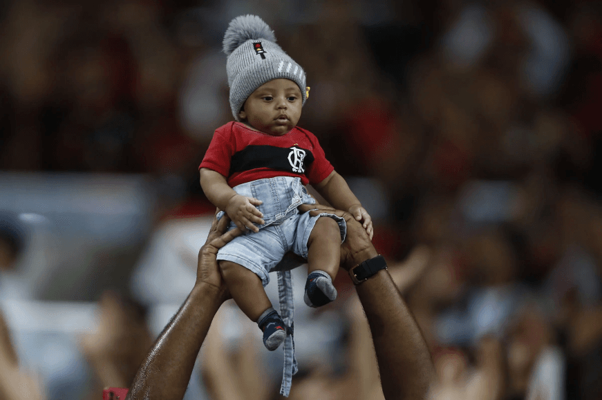 Bebê símbolo do Flamengo no Maracanã