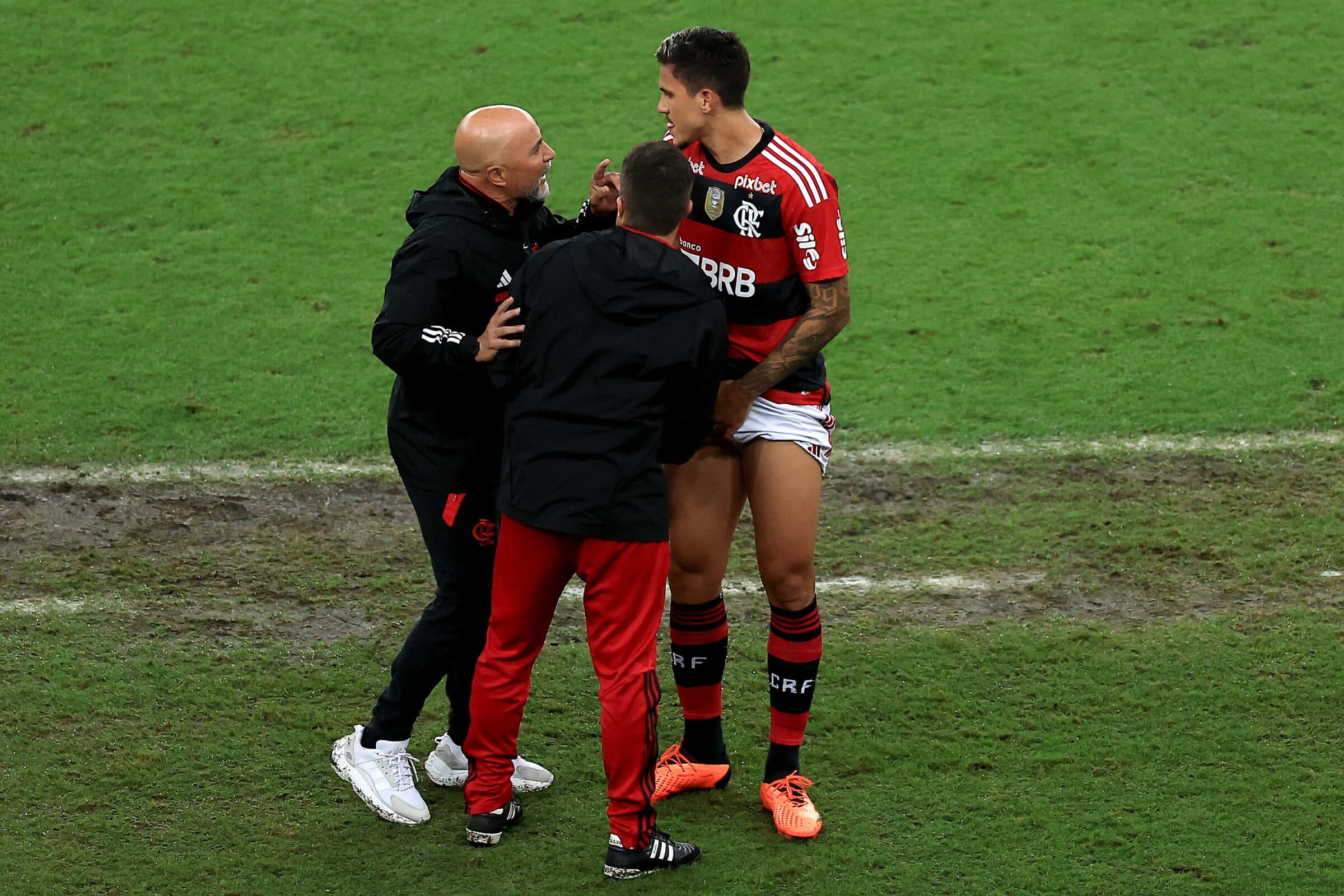 Sampaoli deixou Pedro no banco mesmo com Flamengo precisando marcar contra o Olimpia para seguir vivo na Libertadores