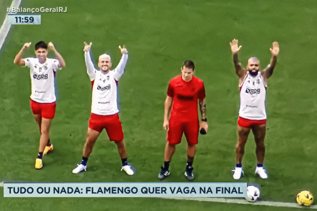 Mosquito Fofoqueiro invade treino do Flamengo para o Balanço Geral