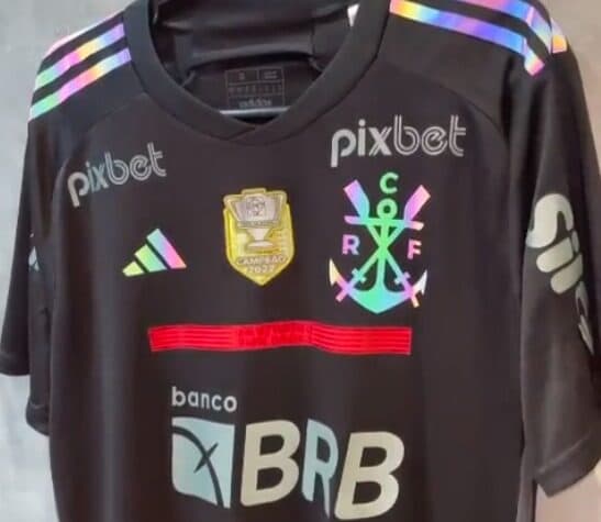 Nova camisa número 3 do Flamengo com faixa vermelha