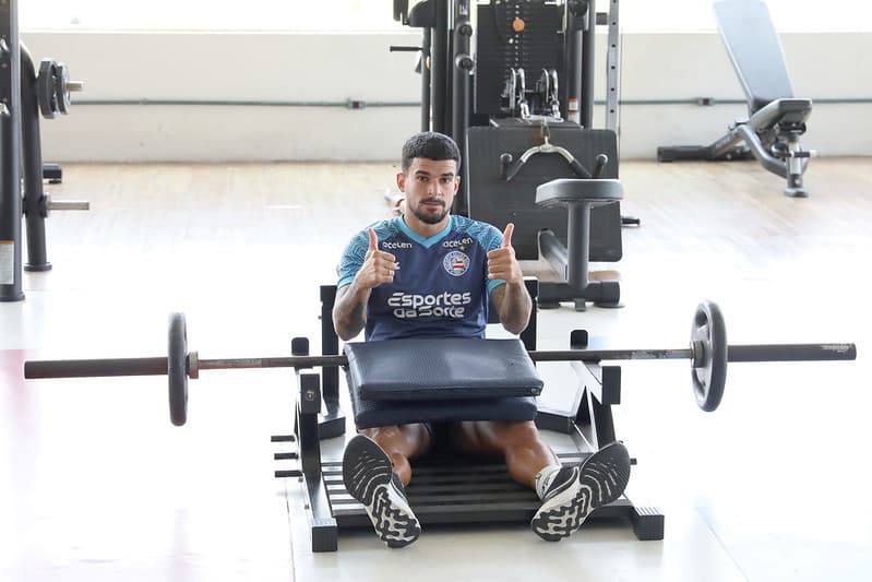 Cauly em treino do Bahia. jogador e Léo Cittadini podem retornar em jogo com o Flamengo