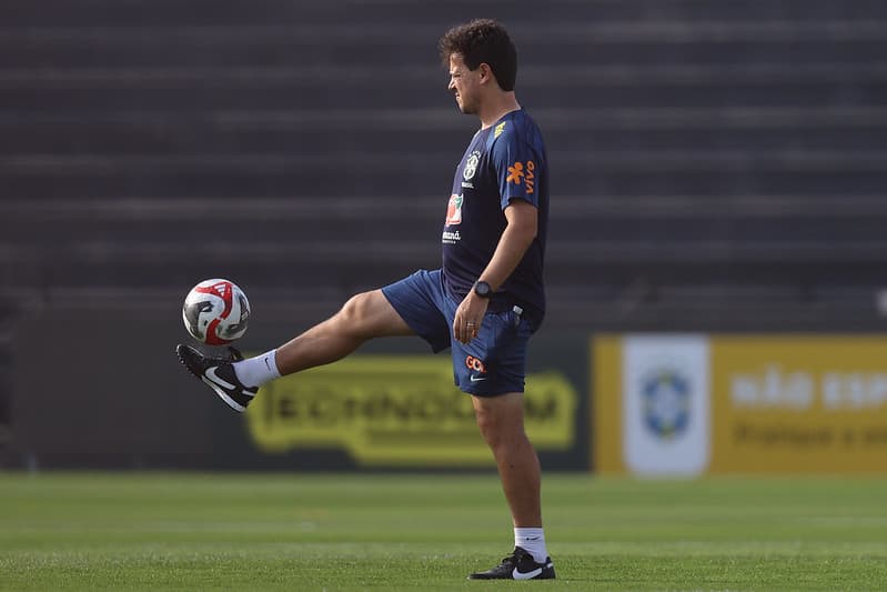 Fernando Diniz comanda treino da seleção brasileira na véspera de seu segundo jogo como técnico do