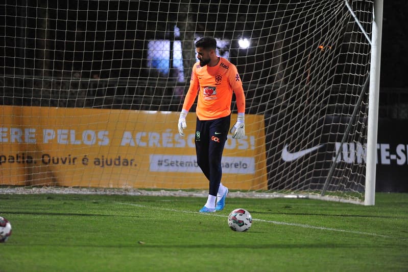 Goleiro do Flamengo, Matheus Cunha em treino da Seleção Brasileira