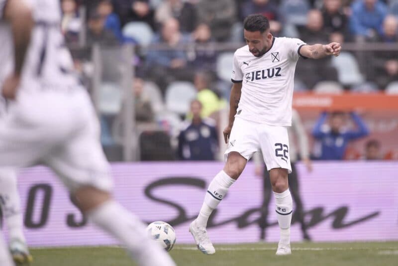 Isla marca gol na vitória do Independiente, na Argentina