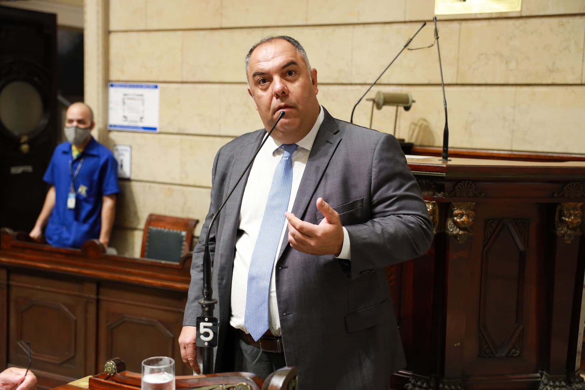 Marcos Braz, dirigente do Flamengo e vereador, faltou em dia de votação importante na Câmara para ir ao shopping e ainda agrediu torcedor