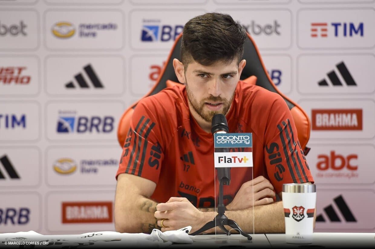 Sem Matheus Cunha, Jorge Sampaoli enfim estuda colocar Agustín Rossi como titular no Flamengo contra o Athletico pelo Brasileirão