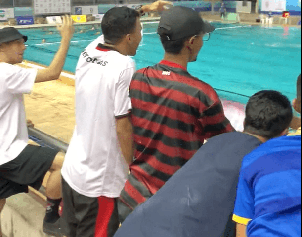 Torcedores do Flamengo protestam em jogo de Polo Aquático