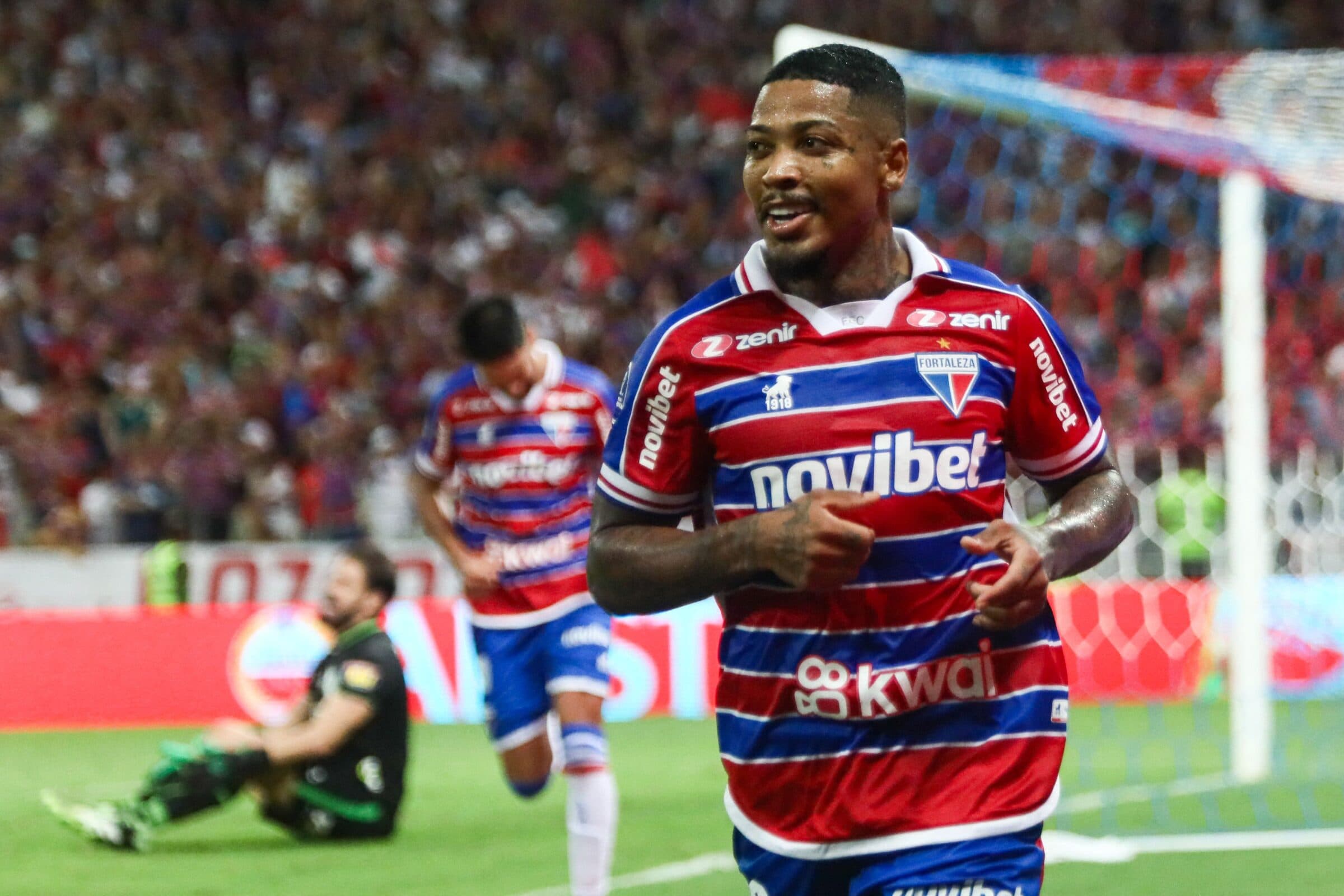 Marinho veste a camisa do Fortaleza