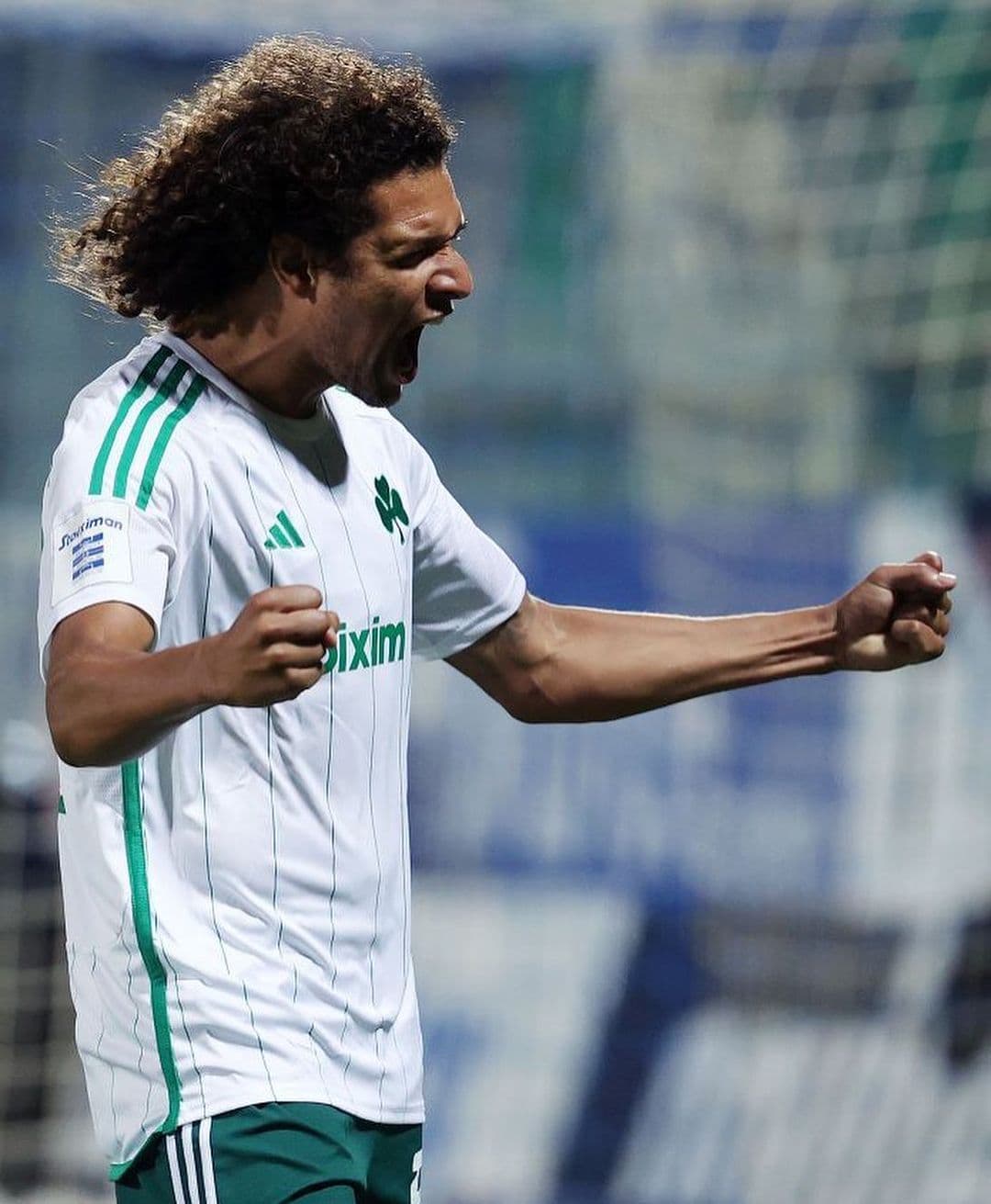 Ex-Flamengo: Arão marca gol de barriga e quebra jejum de quase um ano