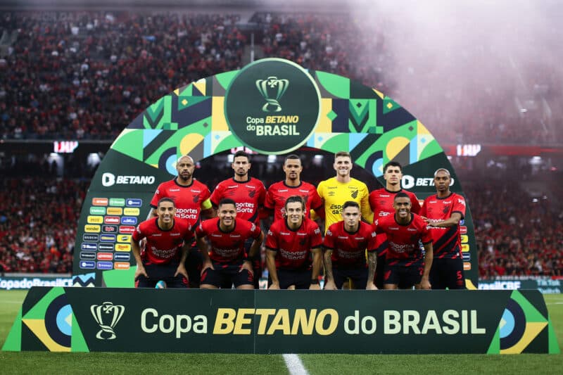 Athletico-PR deve ter desfalques importantes contra o Flamengo no Brasileirão