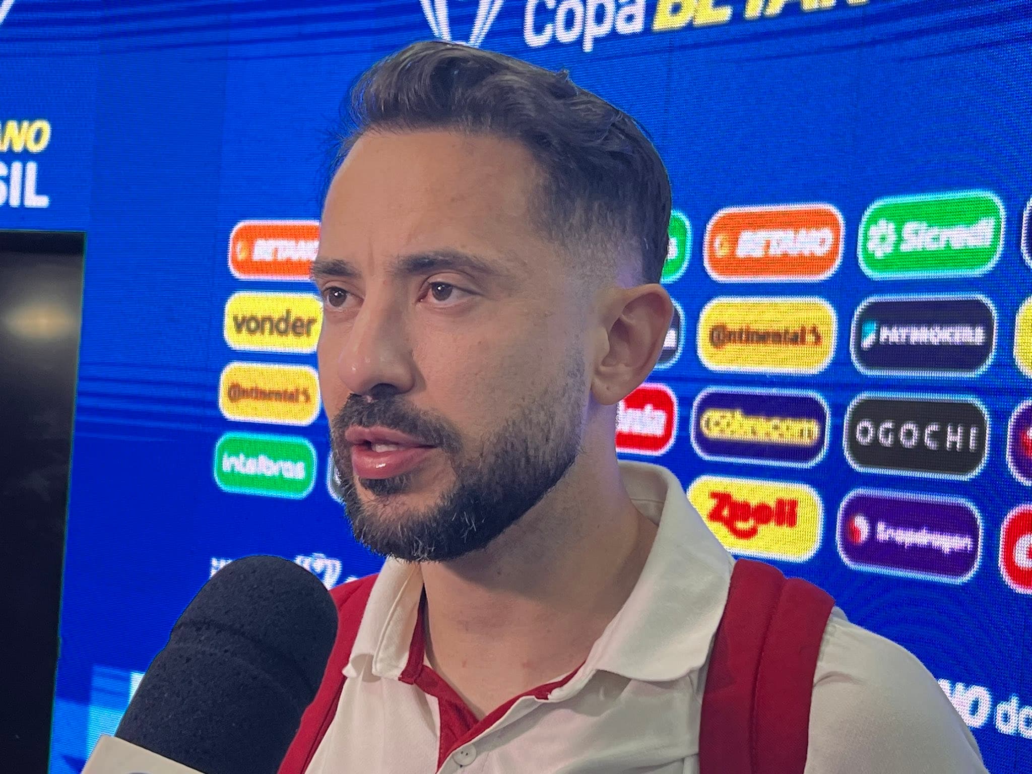 Everton Ribeiro dispara crítica ao Sampaoli: 'Teve seus erros'