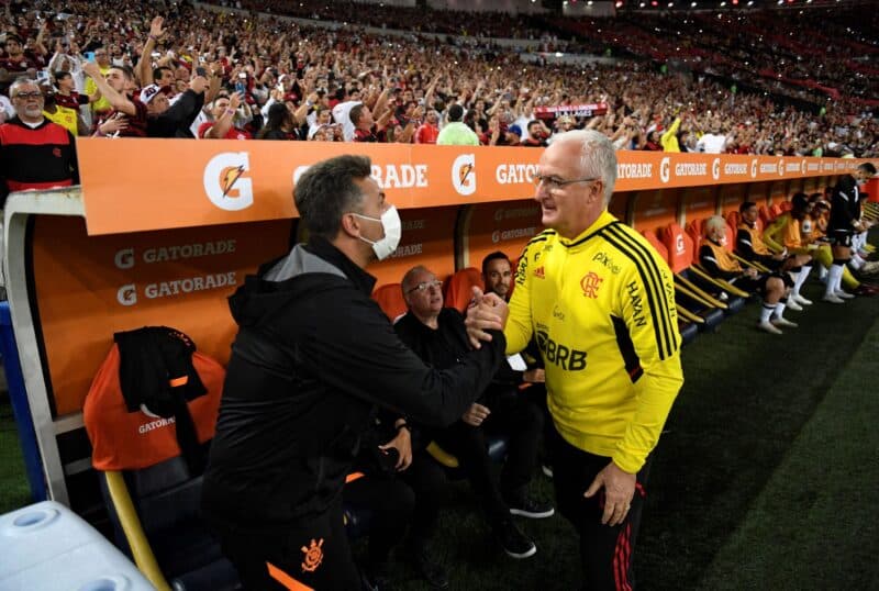 Em entrevista ao GOAL BR, Zico afirmou ainda não entender o porquê do Flamengo ter trocado Dorival Jr por Vitor Pereira