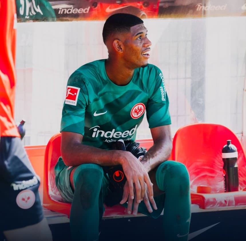 Kauã Santos ganha destaque no Eintracht Frankfurt após estreia