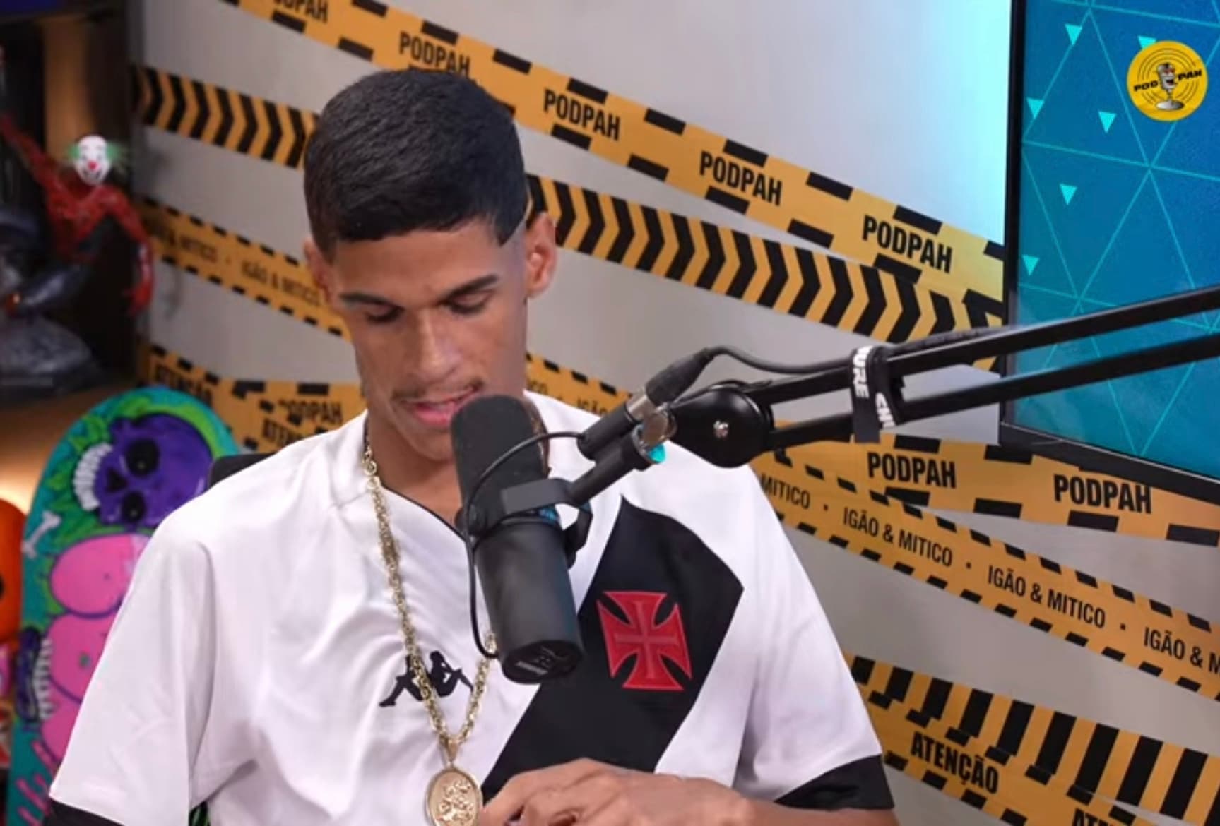 Luva de Pedreiro fica sem graça ao responder se gosta do Flamengo