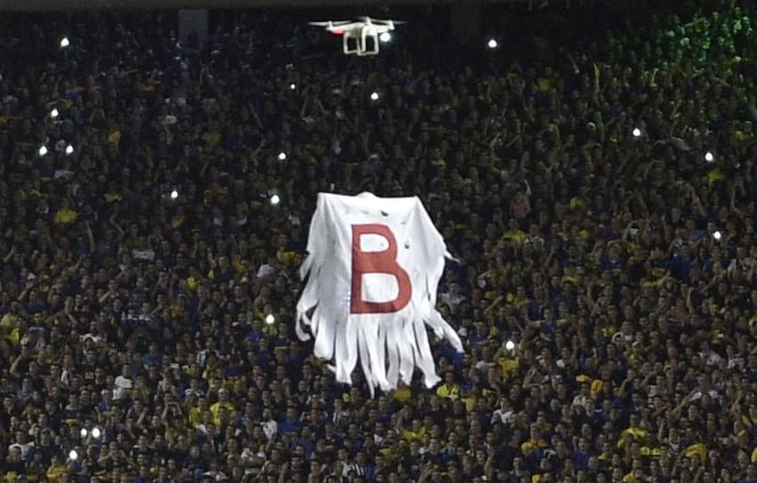 Flamengo respira com vitória no Campeonato Brasileiro, enquanto Santos e São Paulo se desesperam com chance de rebaixamento
