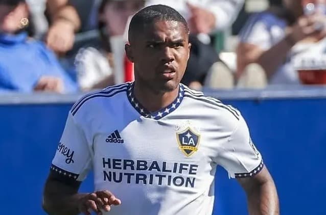 Flamengo no Mercado da Bola tem contato com Douglas Costa