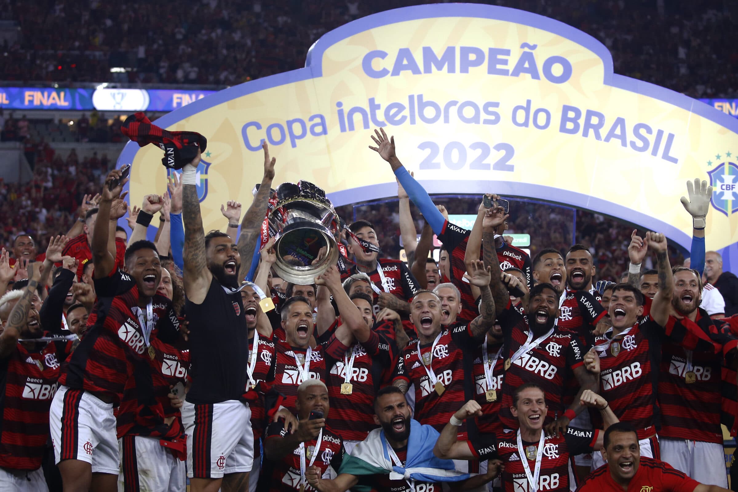 Há 1 ano, Flamengo vencia o Corinthians no Maracanã e era campeão da Copa do Brasil