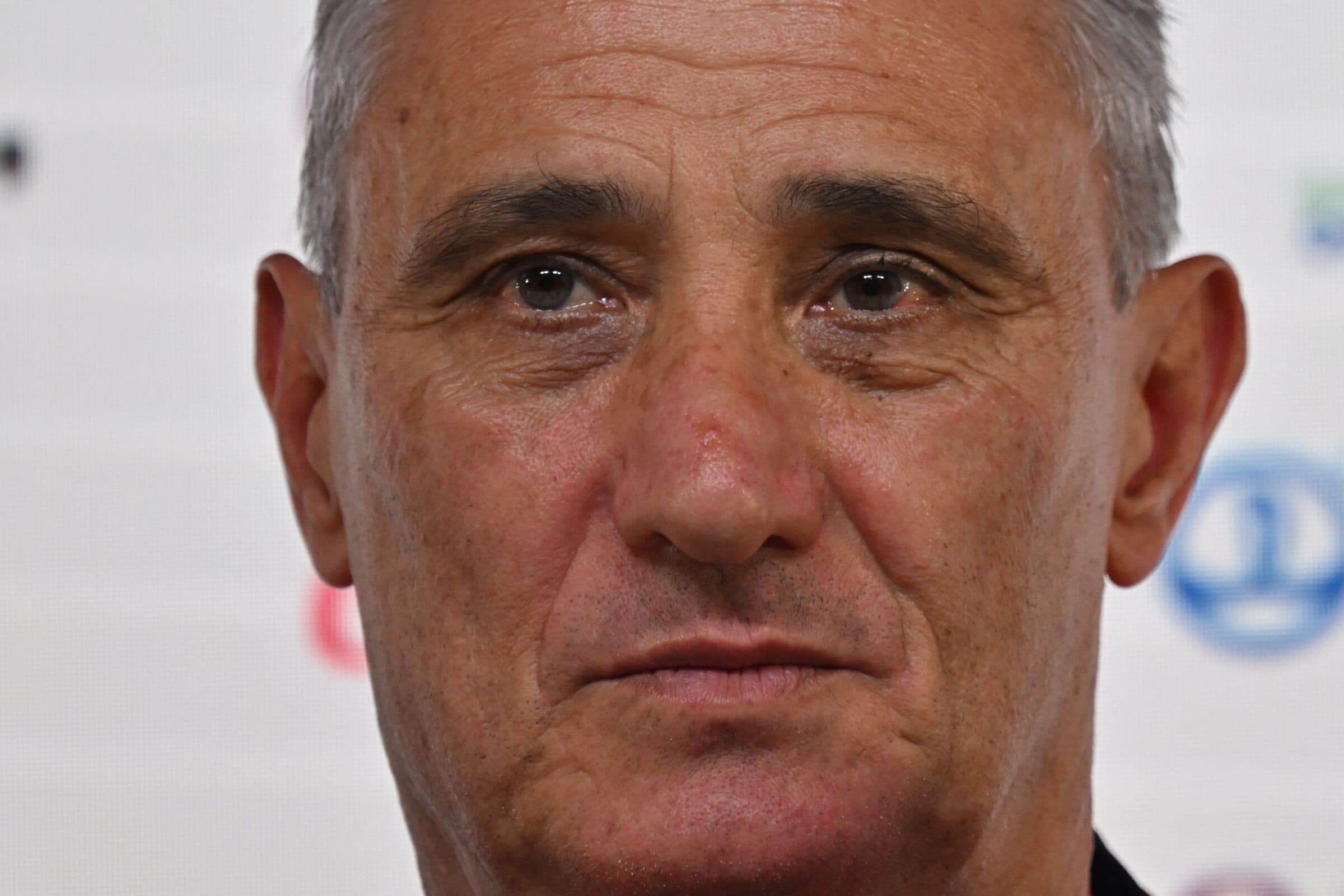 'Fora Tite' entra em assuntos do momento após anúncio do Flamengo