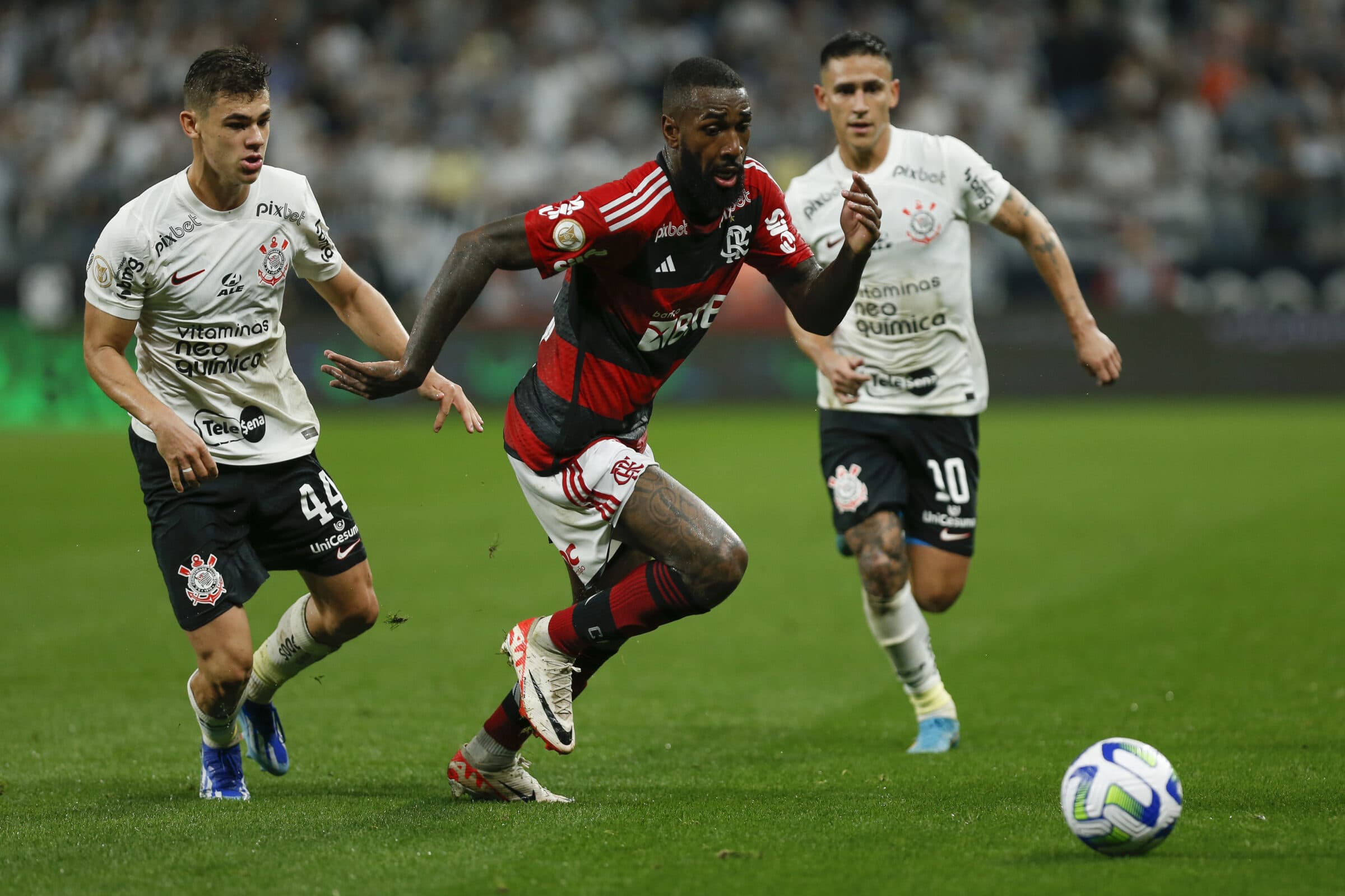 Contra o Corinthians, Fla teve recorde de chutes de fora da área