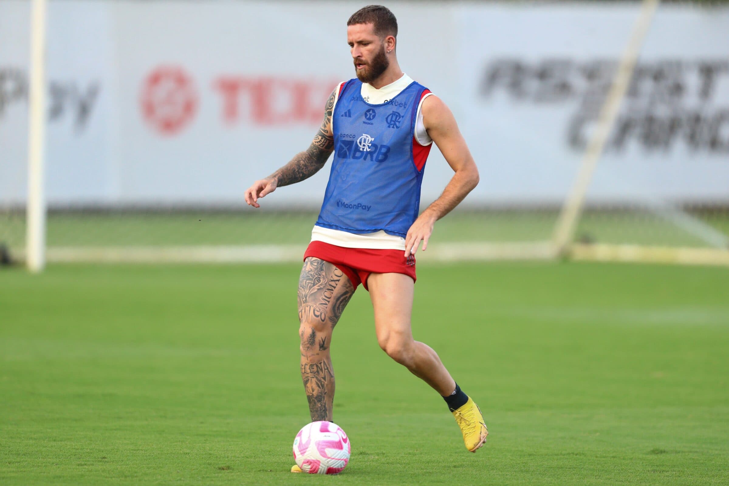 Léo Pereira em treino do Flamengo antes de enfrentar o Santos, pelo Brasileirão