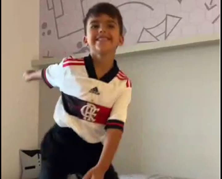 Torcedor aponta aspecto curioso em vídeo de filhos dos membros da comissão técnica de Tite