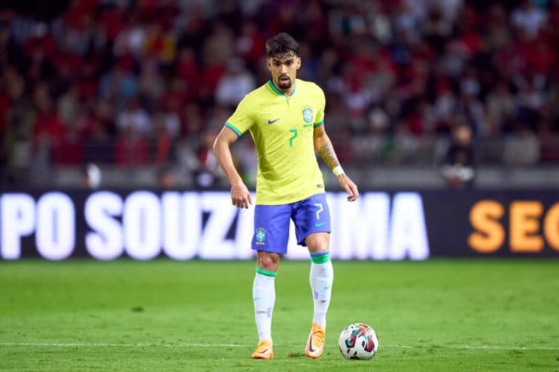 Lucas Paquetá em jogo da seleção brasileira; CBF debate retorno de ex-Flamengo ao time na próxima data Fifa