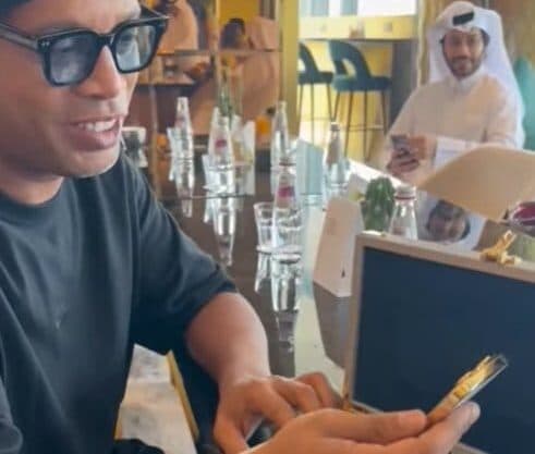 Ronaldinho Gaúcho ganha presente especial no Catar
