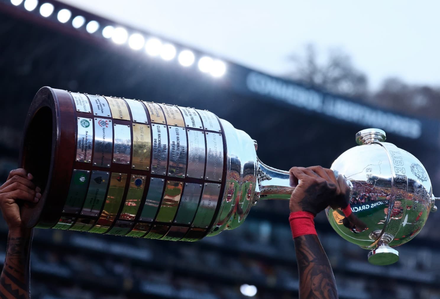 Taça da Copa Libertadores; Torneio volta a ter 3 times do Rio de Janeiro após 12 anos; Flamengo, Botafogo e Fluminense estão classificados