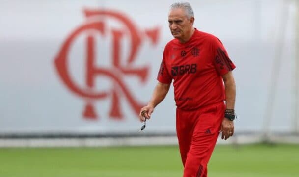 Tite em treinamento do Flamengo no Ninho do Urubu; treinador não revelou estilo de jogo que pretende adotar