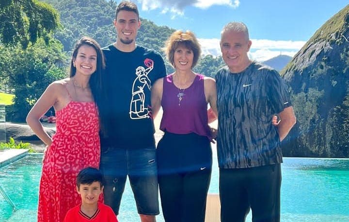Tite com a família de seu filho, incluindo a nora Fernanda Silva Bachi