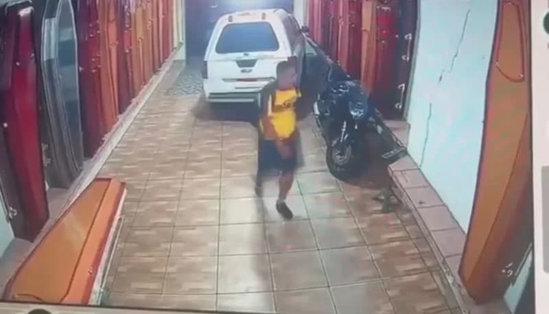 Torcedor do Sport dentro de funerária onde foi agredido por membros de torcida do Santa Cruz