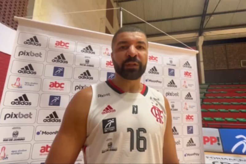 Olivinha faz súplica para que Botafogo e Vasco joguem Carioca Foto: