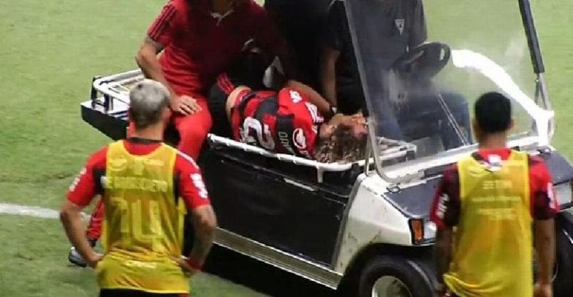 David Luiz posta mensagem após deixar campo chorando