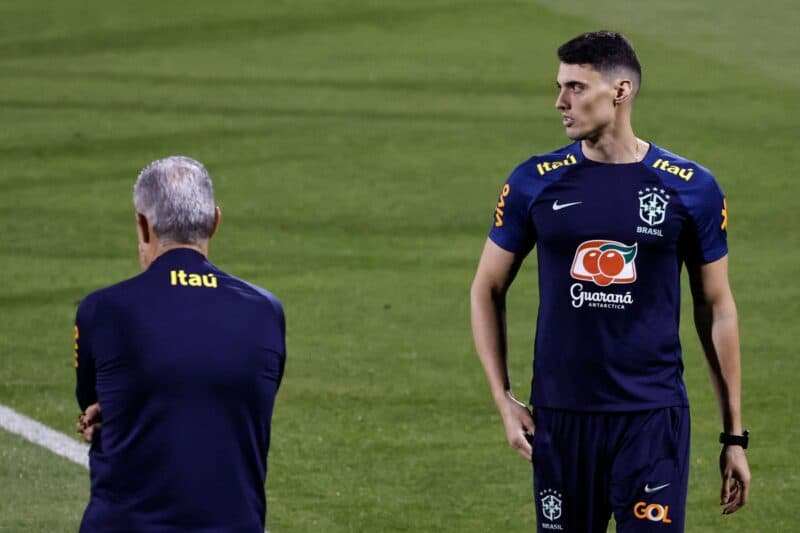 Matheus Bacchi, filho e auxiliar de Tite, teve papel fundamental no convencimento para assumir o Flamengo