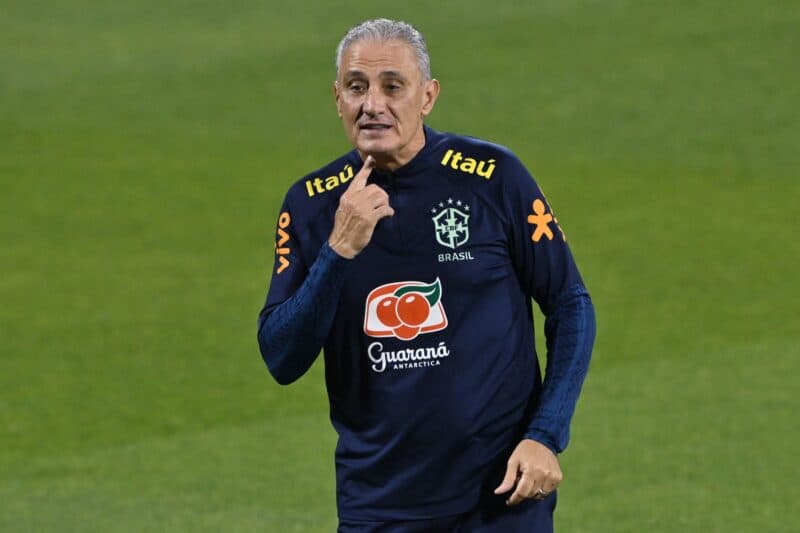 Tite em treino da Seleção; comentarista atriubui gol da seleção a novo técnico do Flamengo e critica Fernando Diniz