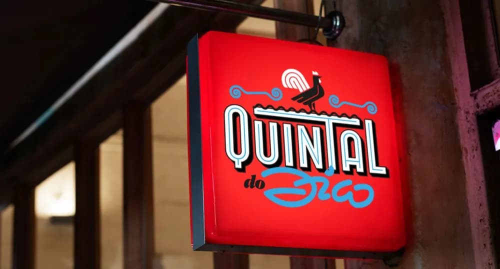 Zico inaugura empreendimento inspirado no subúrbio carioca