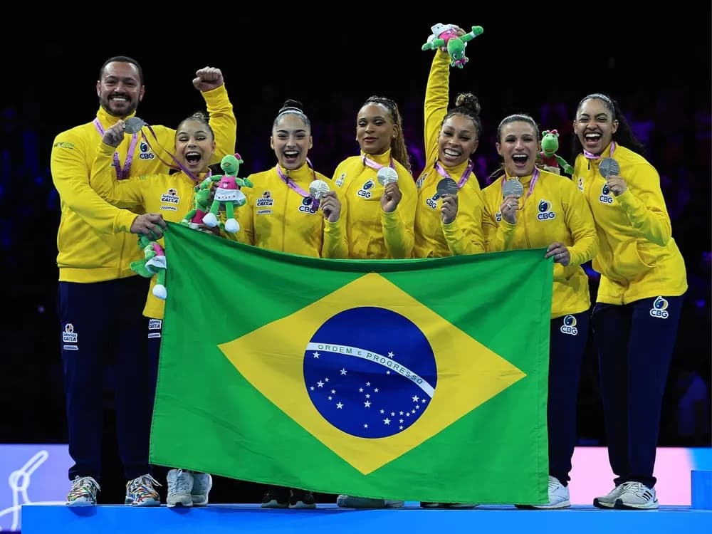 Rebeca e mais 3 do Flamengo conquistam prata inédita para o Brasil no Mundial de Ginástica