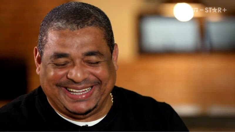 Edmundo Santos Silva e Vampeta falaram sobre a polêmica passagem do ex-volante no Flamengo no documentário "Por que Valdemar?", da ESPN