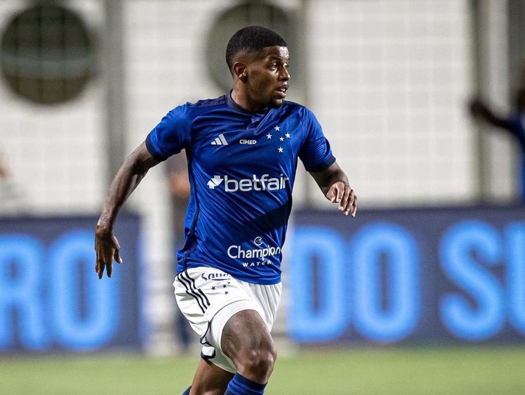 Wesley Gasolina, jogador do Cruzeiro, revelado pelo Fla, que volta a jogar após 8 meses