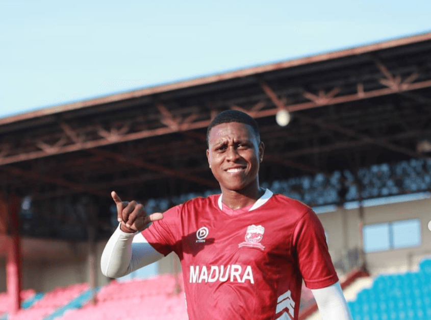 Jajá em treino do Madura United FC, da Indonésia; Ex-Flamengo relembrou passagem pelo Rubro-Negro e falou sobre categorias de base