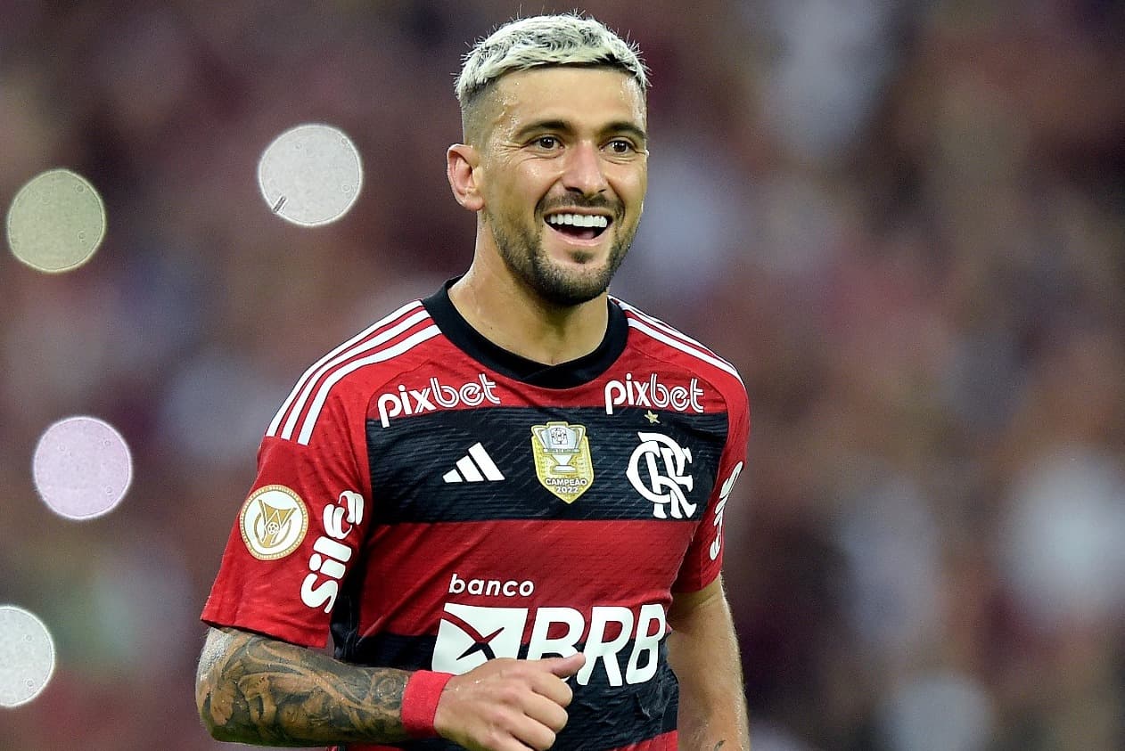 Arrascaeta em campo pelo Flamengo; Craque uruguaio foi eleito o mais habilidoso do Brasil por jogadores do Brasileirão