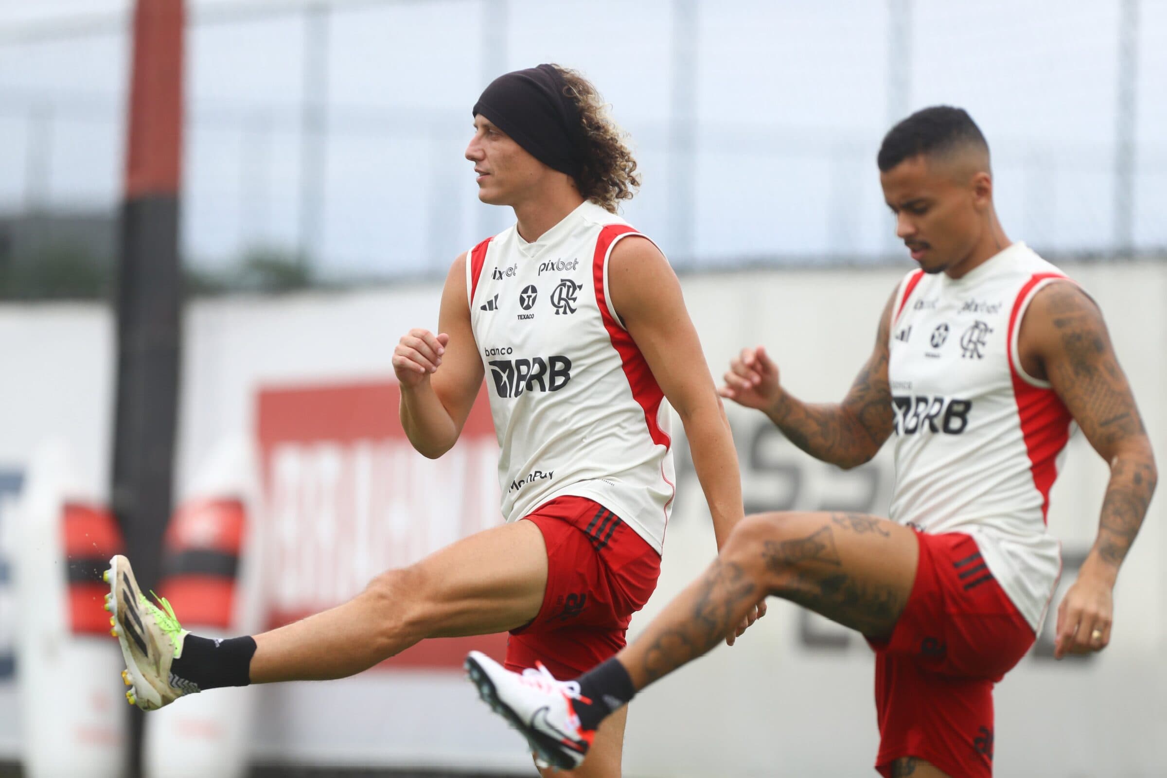 David Luiz e Allan realizam trabalho no Ninho do Urubu, CT do Flamengo