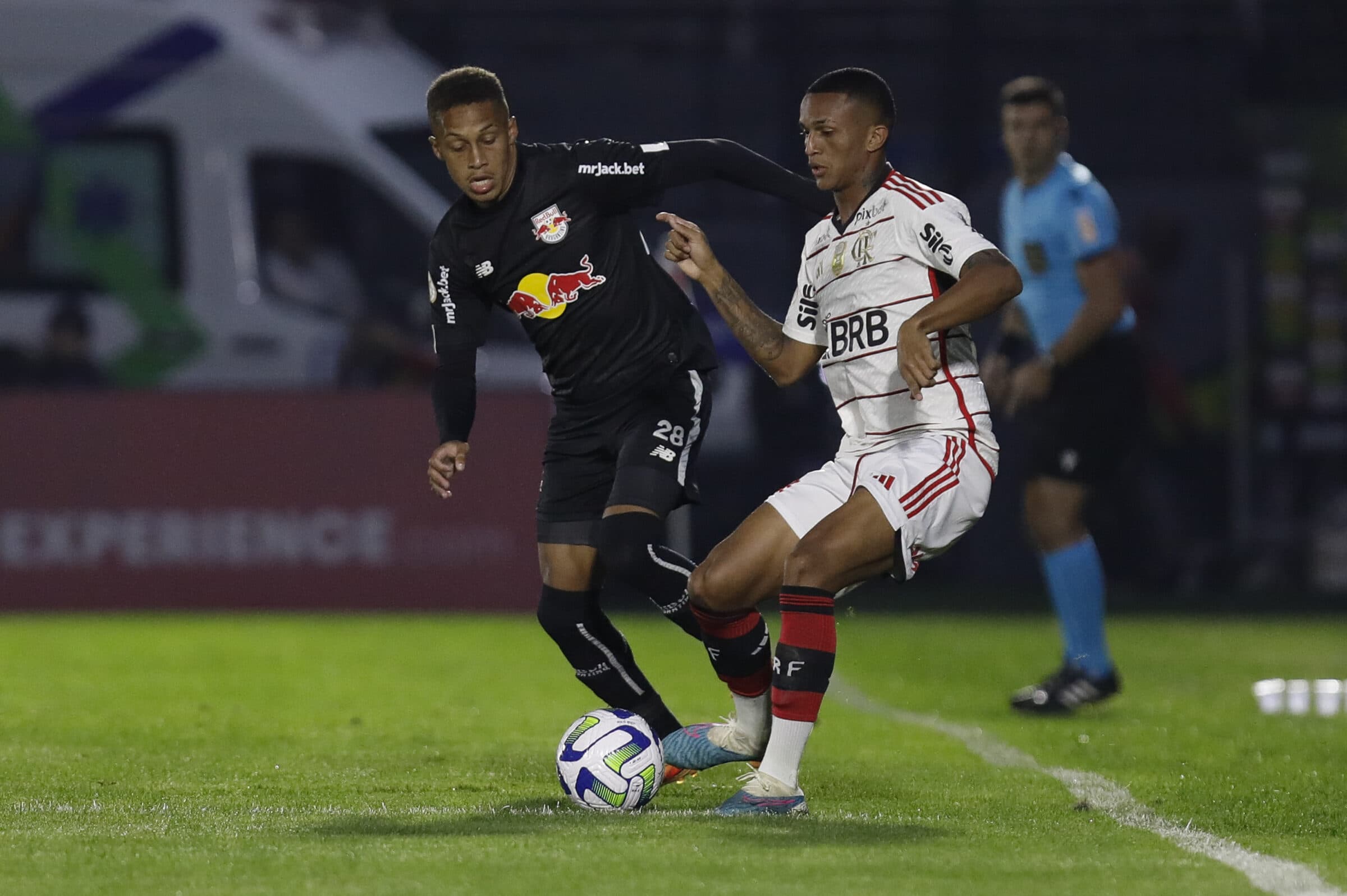 Últimos confrontos de Flamengo x Bragantino escancara dificuldade do Mengão em vencer equipe paulista no Campeonato Brasileiro