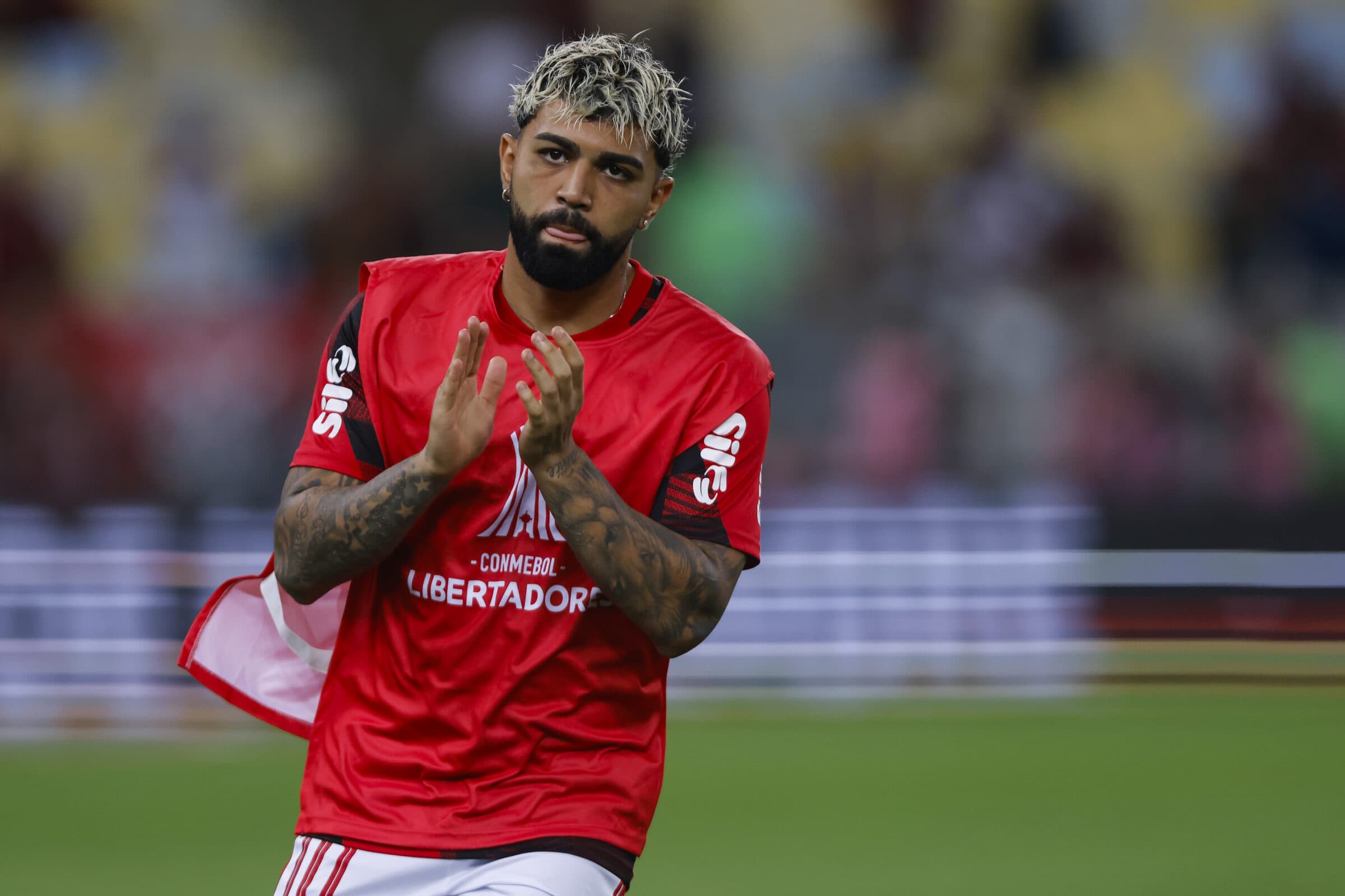 'Gabigol tá se arrastando': Mauro Cezar discorda de Romário