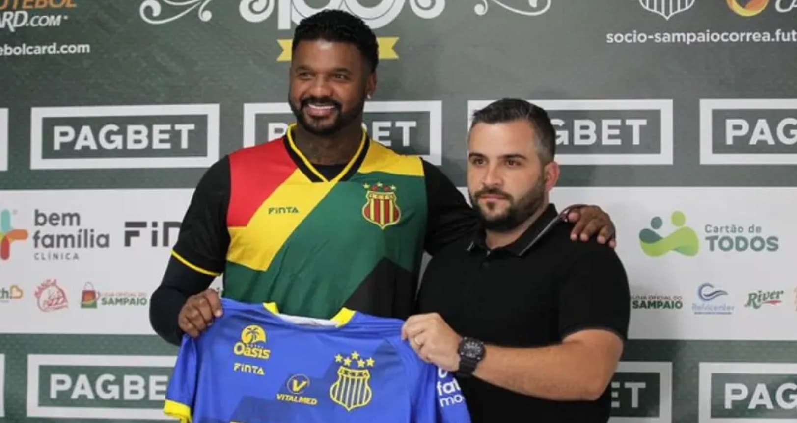 Goleiro Felipe ex-Flamengo se apresenta no Sampaio Corrêa