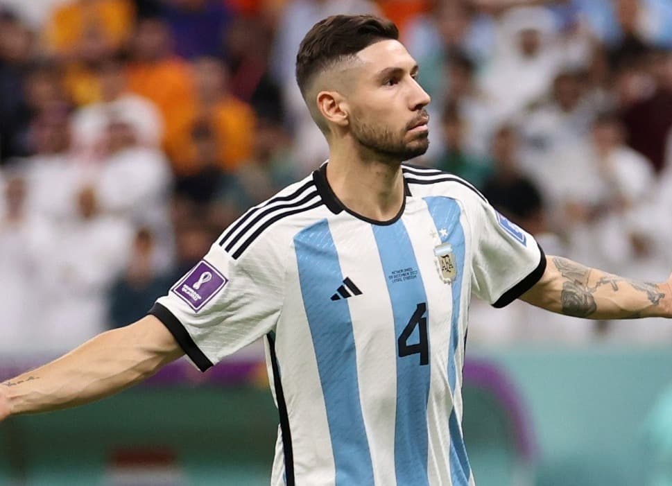 Gonzalo Montiel comemora gol pela Seleção Argentina; lateral-direito não vem para o Flamengo