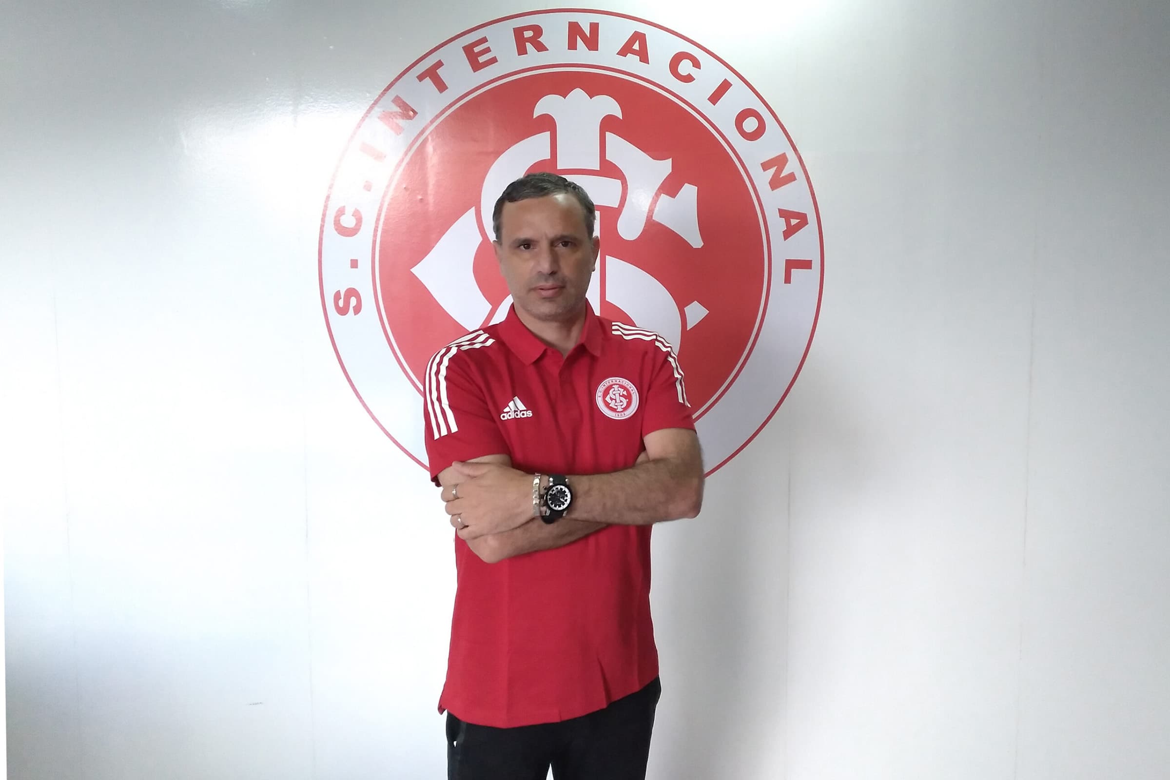 Gustavo Grossi nega proposta do Flamengo e prefere continuar trabalhando na base do Internacional