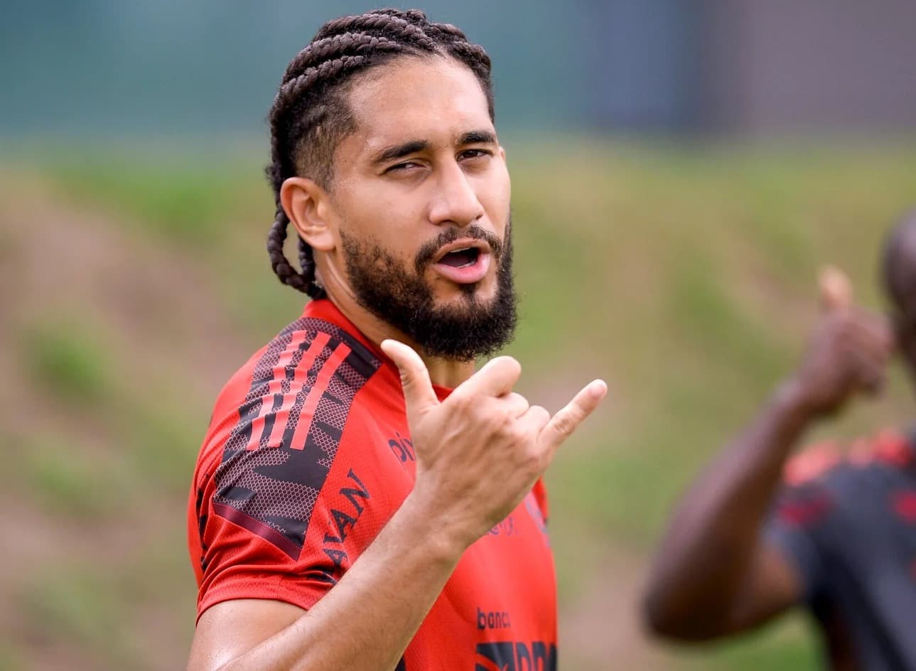 Pablo posa para foto durante treino do Flamengo no Ninho do Urubu