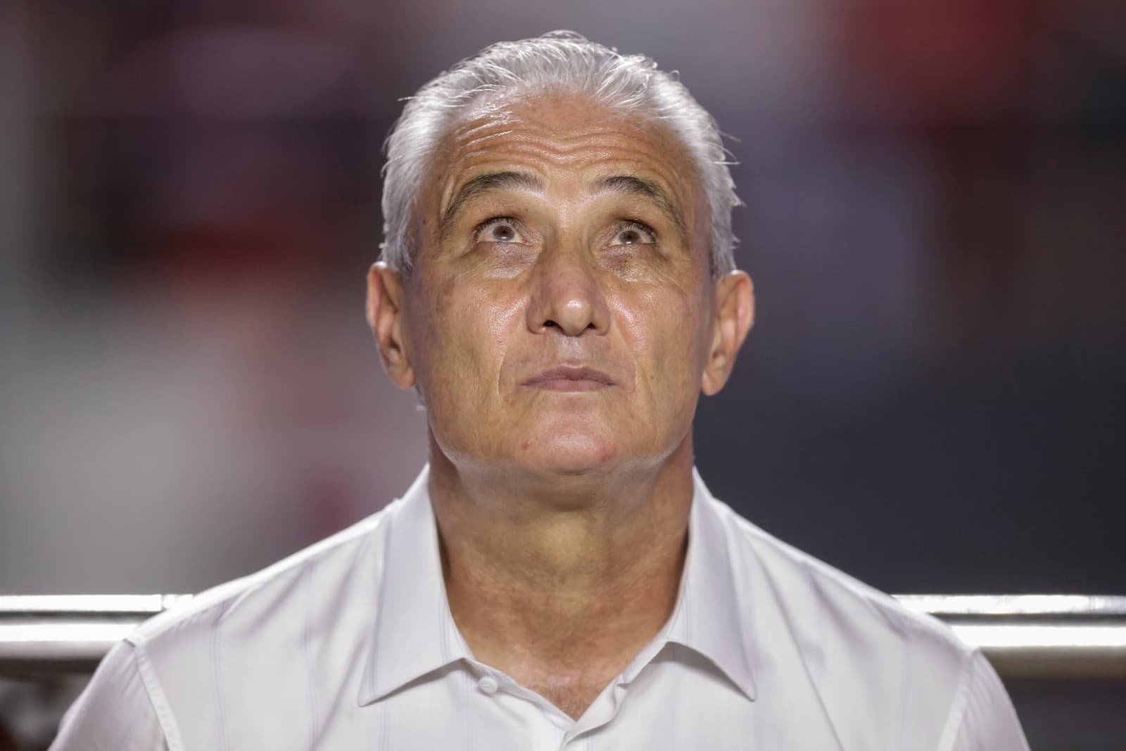 Tite, técnico do Flamengo, observa partida entre São Paulo e Flamengo pelo Brasileirão Série A 2023, no Estádio do Morumbi, em 06 de dezembro de 2023