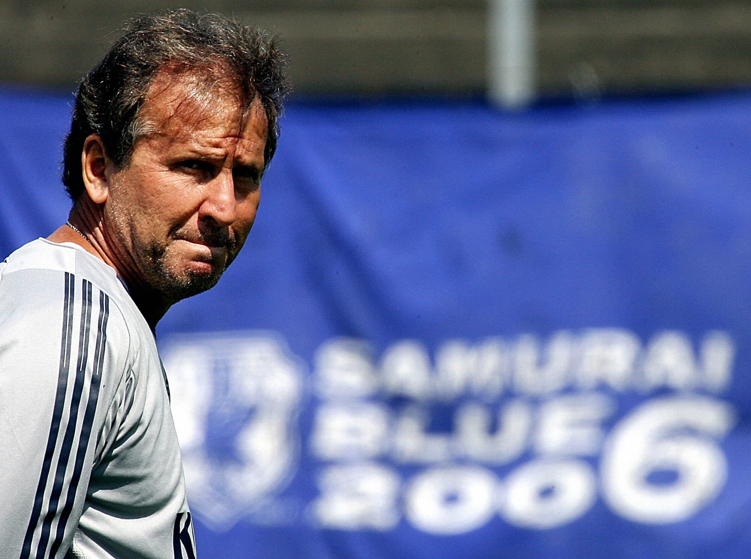 Em entrevista ao Charla Podcast, zagueiro do futebol japonês menciona importância e tamanho de Zico no Japão